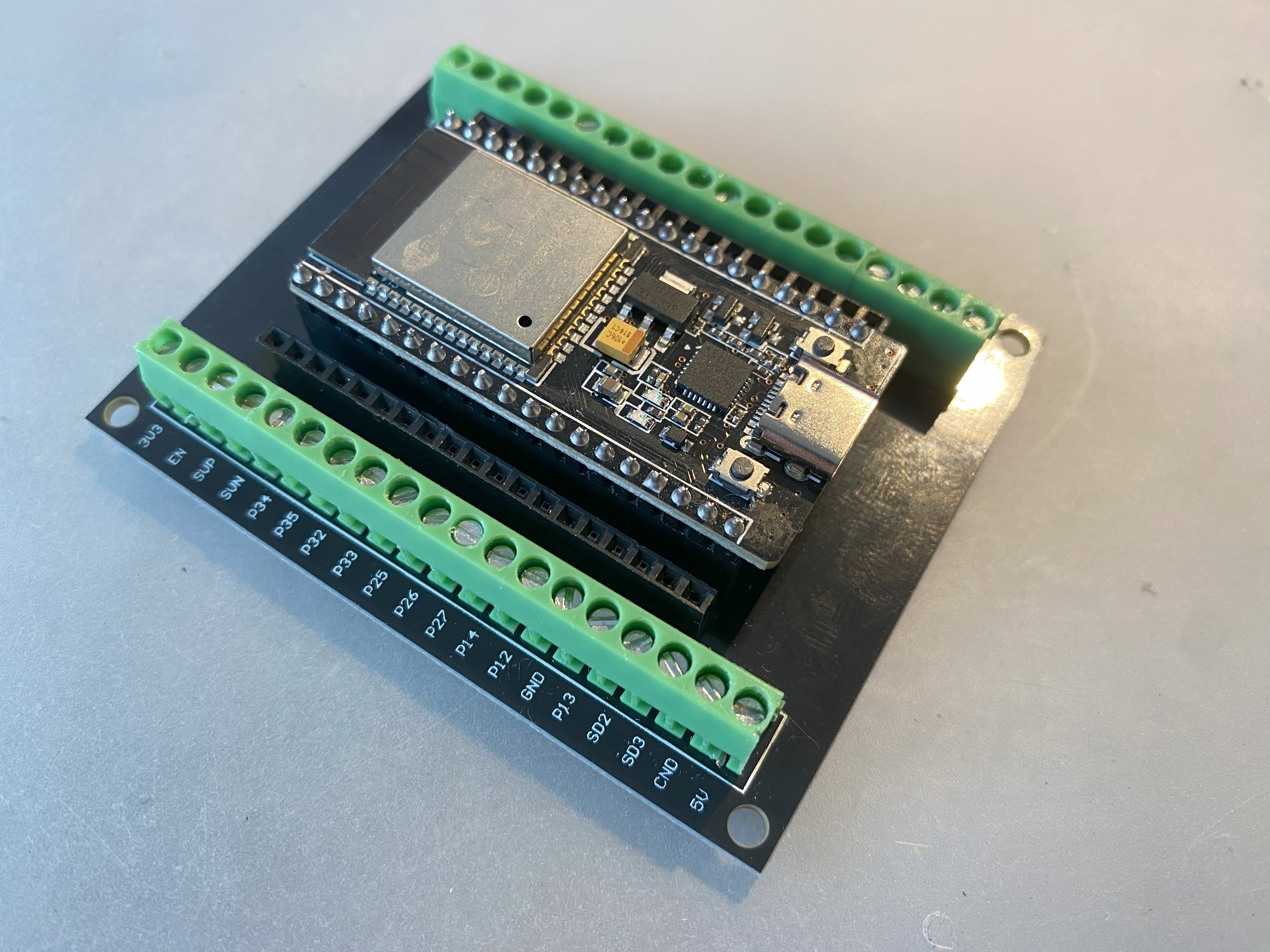 Breakout_board_2_with_clambs_and_38pin.jpg